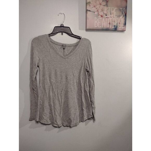American Eagle size M Gray a long Sleeve V Neck Shirt - Picture 1 of 3